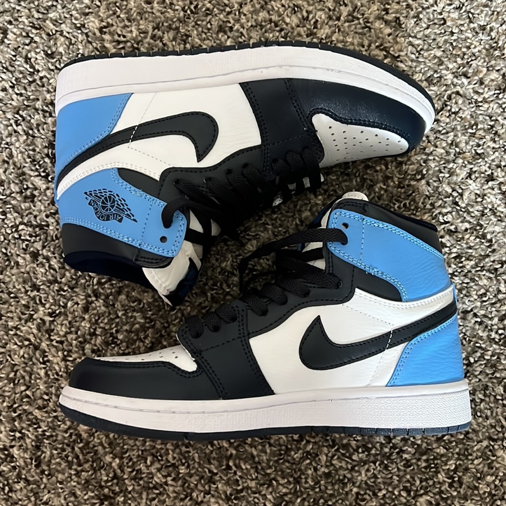 Air Jordan 1 High Blue